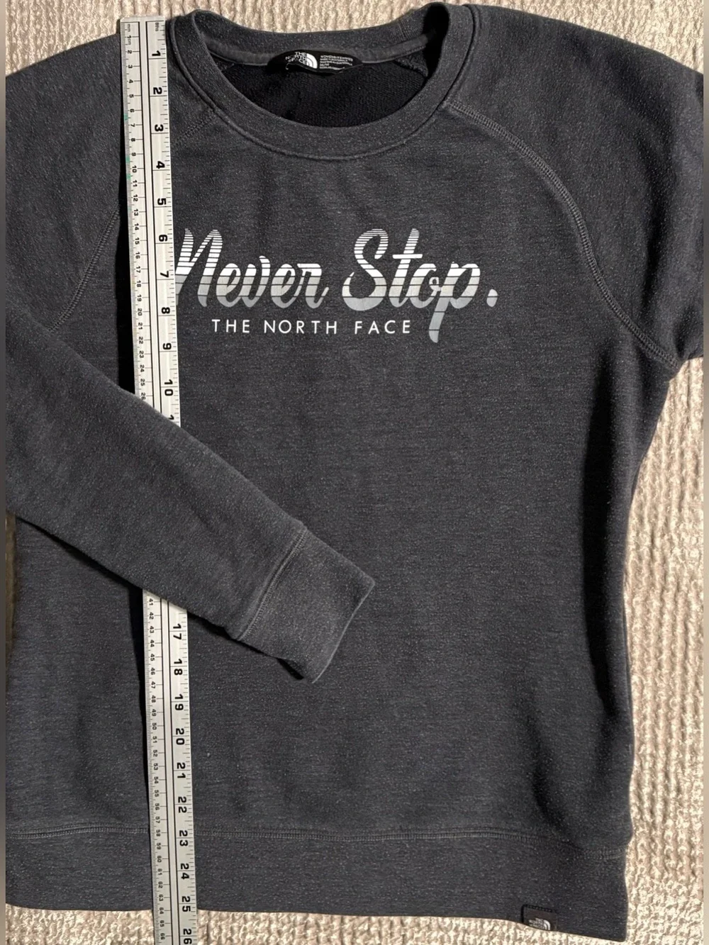 The North Face Never Stop Graphic Crewneck Sweatshirt Gray Women’s Medium